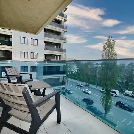 Sunny Luxury 2 Apartment