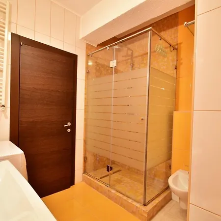 Sunny Luxury 2 Apartment