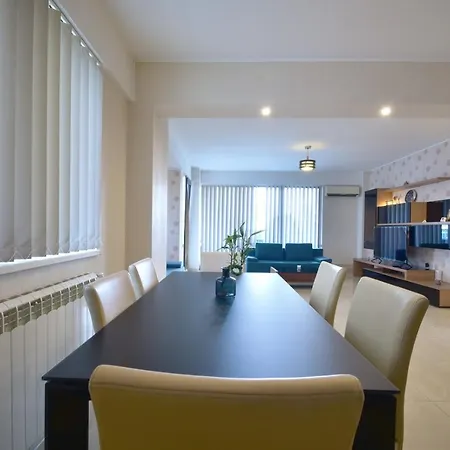 Sunny Luxury 2 Mamaia